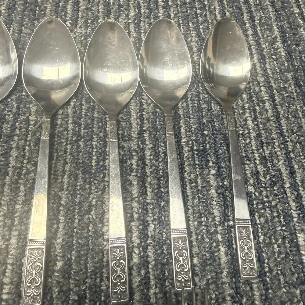 19 Customcraft Stainless Taiwan Fleur Du Lis CUS3 Forks Spoons Knives Knife